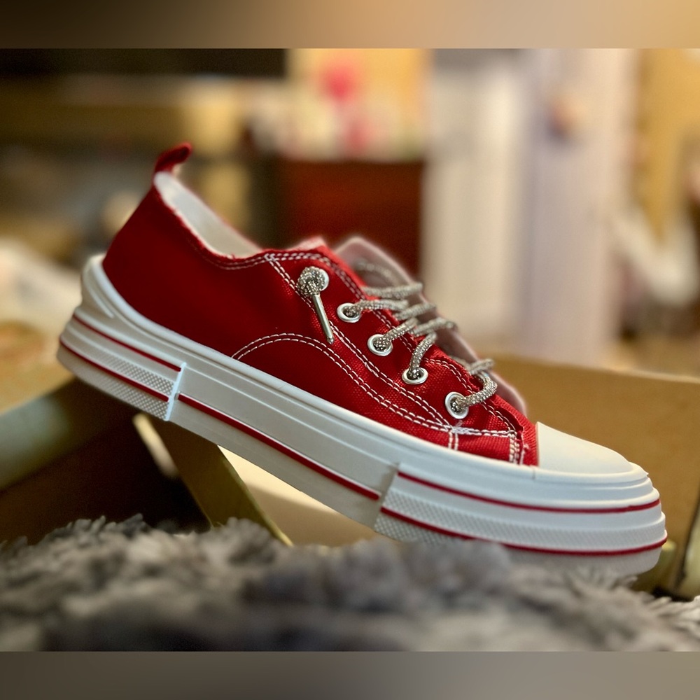 Brand new very G sparkling strings red sneakers sz 8